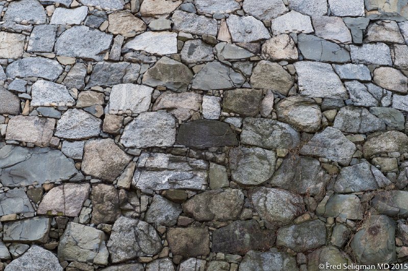 20150312_111901 D4S.jpg - Feudal lords shared in the stonework of the castle and engraved their marks on the stones